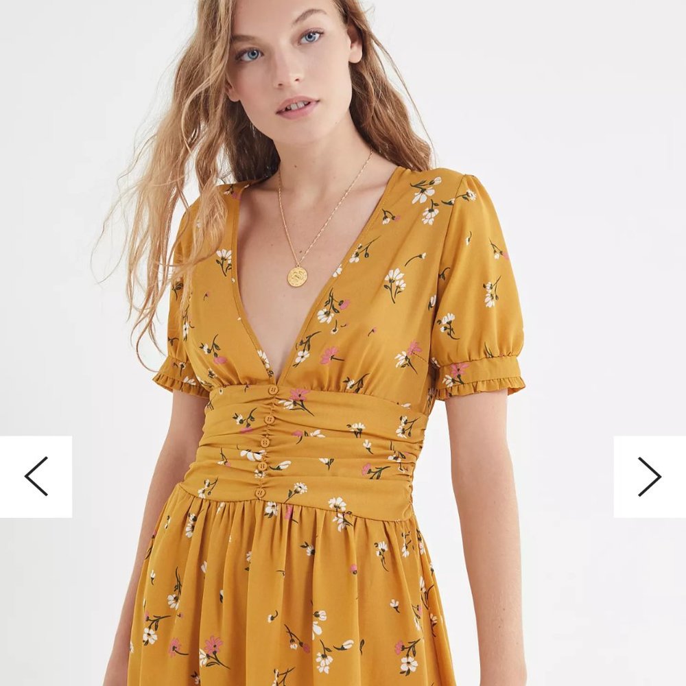 Urban Outfitters Emmy Ruched Short Sleeve Dress